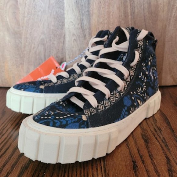 FARM Rio Macaw Forest Flatform High Top Sneaker (Women's) 8.5 - Picture 1 of 4